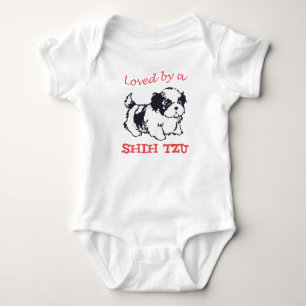 Älskat av en Shih Tzu T Shirt