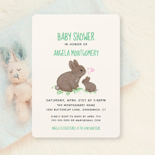 Älskliga kaniner i klöver med hjärtan Baby Shower Inbjudningar