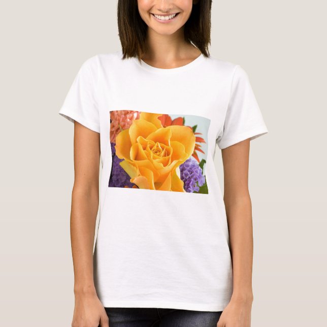 ÄLSKVÄRD BLOMMIGT TEE SHIRT (Framsida)