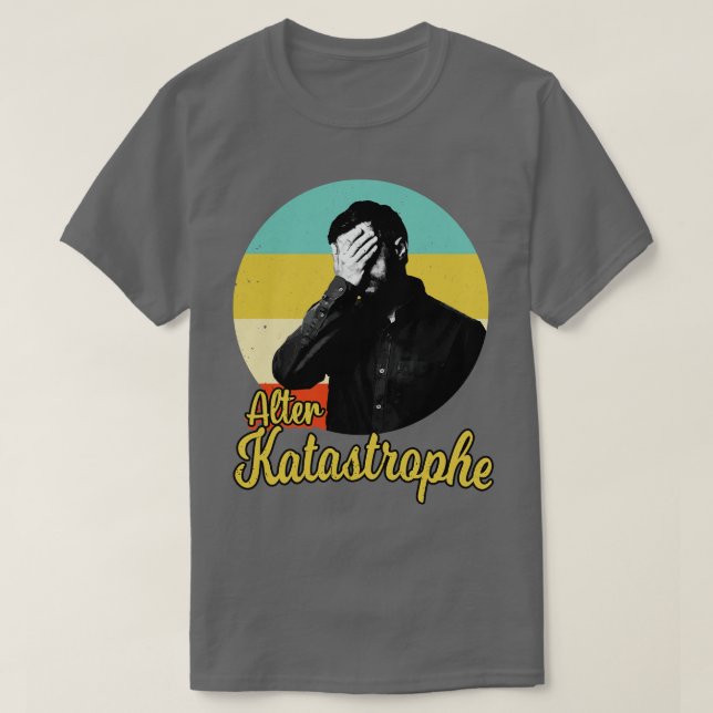 Alter Katastrophe vintage Retro lustiger Spruch T Shirt (Design framsida)