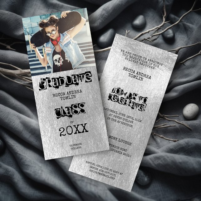 Alternativ Grunge Toning Metallisk Silver Effekt (Alternative Grunge Graduation Metallic Silver Effect Photo Invitation. )