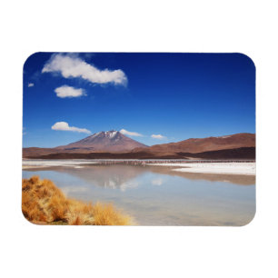 Altiplanolandskapet med vulkanen i Bolivia Magnet