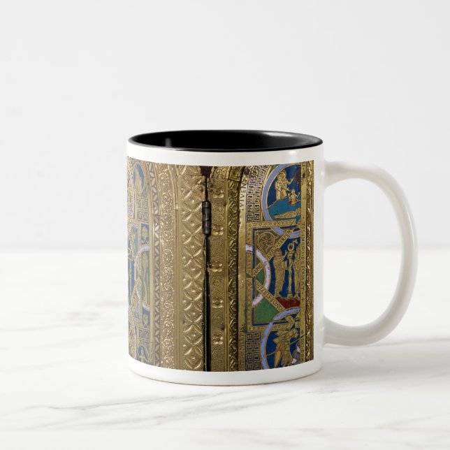 Alton står hög triptychen, c.1150 Två-Tonad mugg (Höger)