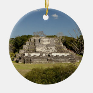 Altun Ha är en Mayansk plats som dateras tillbaka Julgransprydnad Keramik