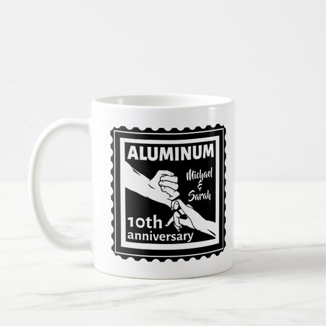 Aluminiumets traditionella 10:e bröllop-årsjubileu kaffemugg (Vänster)
