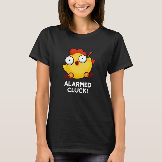 Alväpnad Cluck Funny Chicken Clock Pun Mörk BG T Shirt (Framsida)