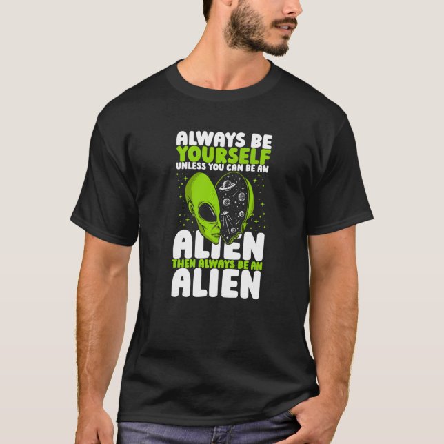 Always Be Yourself Unless You Can Be An Alien UFO  T Shirt (Framsida)