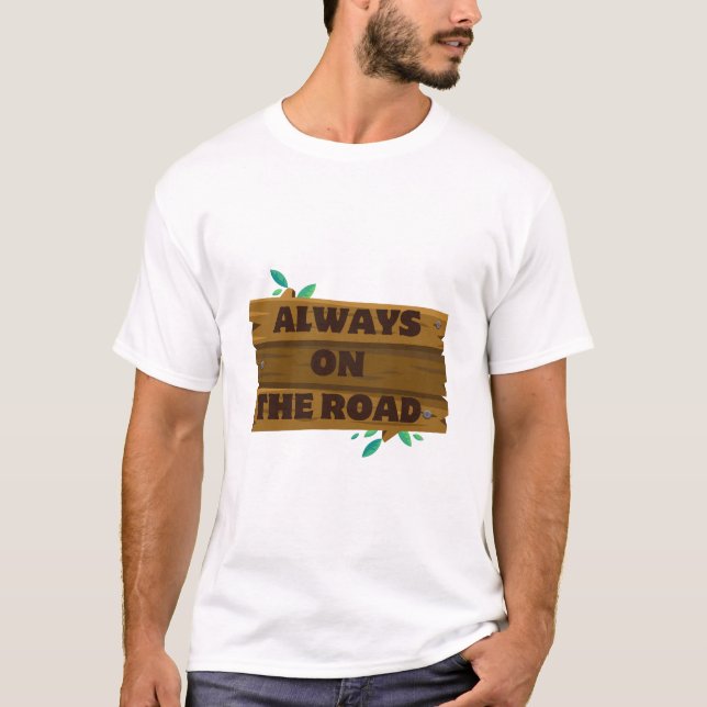 Always on the Road. – Minimalist Travel & Adventur T Shirt (Framsida)