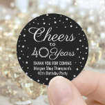 ALY Birthday Cheers Elegant Black Silver Confetti Runt Klistermärke<br><div class="desc">Tillsätt en personlig som avslutar beröring till födelsedagsfest tackkort eller favörer med anpassningsbar svart, vit och faux fotfolie med runda klistermärken i silver / kuvertförseglingar. All text är enkel att anpassa eller ta bort. Den här mallen har skapats för en 40-årsdag, men kan enkelt ändras till ett annat år eller...</div>