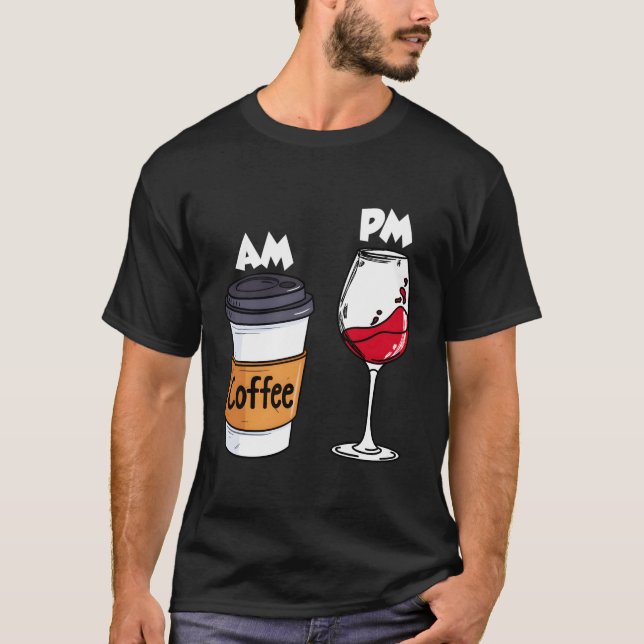 Am Coffee Pm Vin Drinking Drinkers Alkohol T Shirt (Framsida)