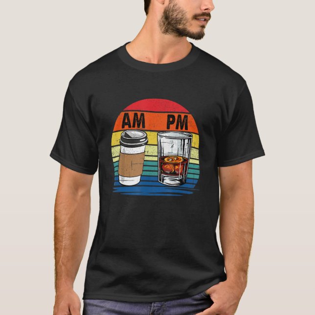AM Kaffe PM Whiskey Drinking Manar Kvinnor T Shirt (Framsida)