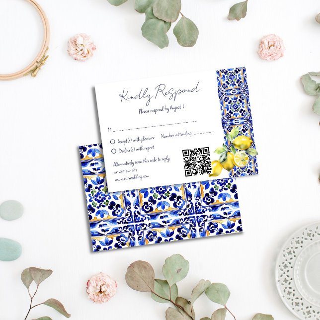 Amalfi - Blåplattor citroner bröllop OSA Kort (Amalfi Italian blue tiles lemons wedding RSVP Card Mediterranean themed wedding qr rsvp cards)