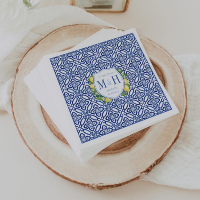 Amalfi Lemons Blue Tile Monogram Bröllop Pappersservett (Lemons monogram couples crest with Italian blue tile print)