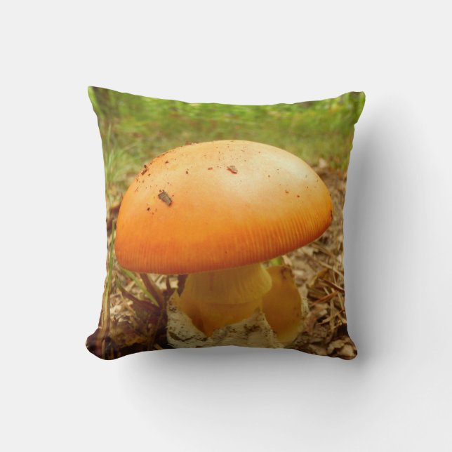 Amanita Caesarea Mushroom Throw Cushion Kudde (Framsida)