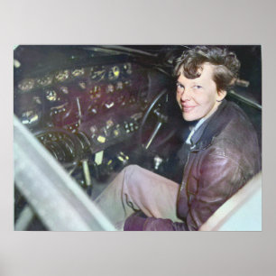 Amelia Earhart avslappnad flygplanscockpit färglag Poster