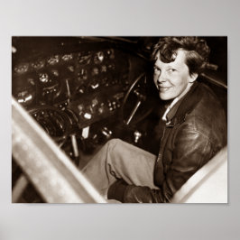 Amelia Earhart Sitta i cockpit på flygplan Poster