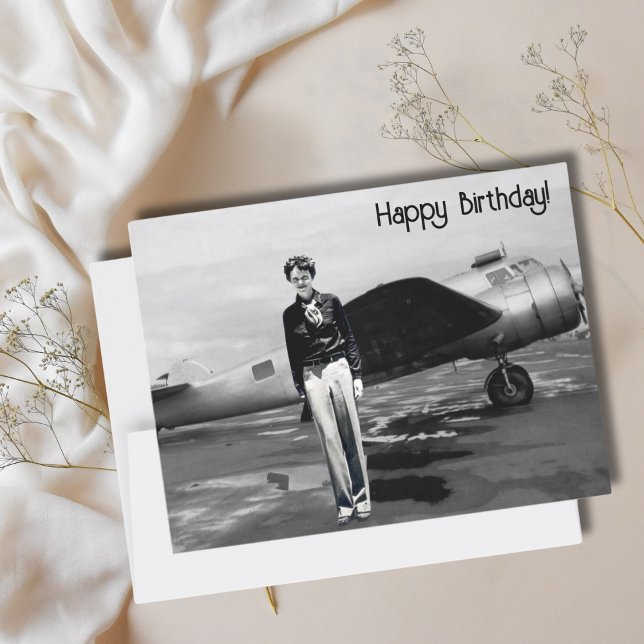 Amelia Earhart svart vitt foto, Flygets födelsedag Vykort (Skapare uppladdad)