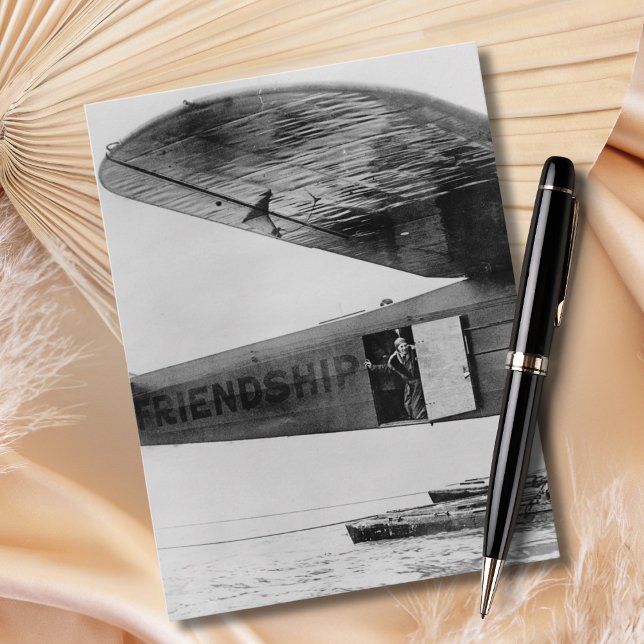 Amelia Earhart Svart Vitt Foto Flygning Födelsedag Vykort (Skapare uppladdad)