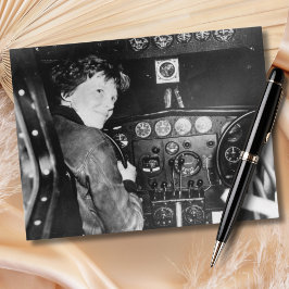 Amelia Earhart Svart Vitt Foto Flygning Vintage Vykort