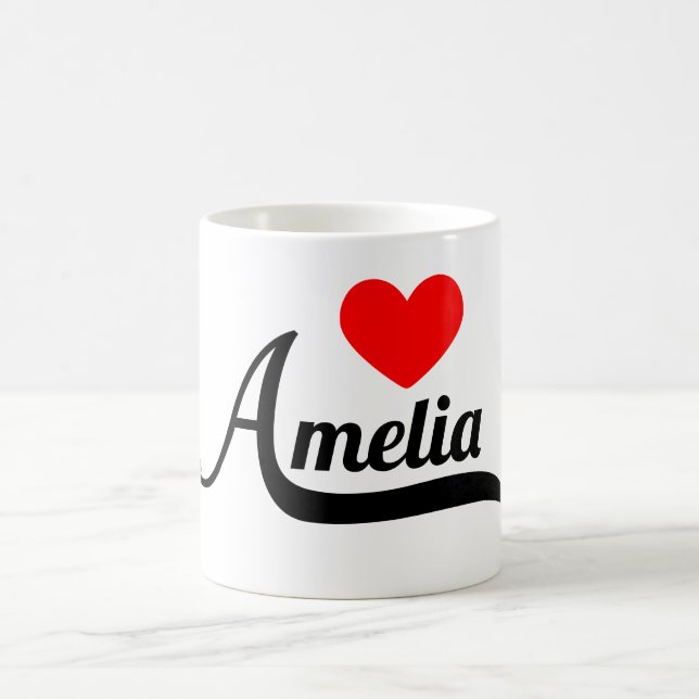 Amelia Kaffemugg (Center)