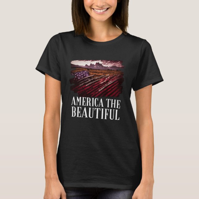America Beautiful Mountains Purple Patriotic Decor T Shirt (Framsida)