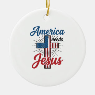 America Behöver Jesus Patriotisk Kors T-Shirt Desi Julgransprydnad Keramik