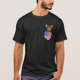 America Flagga Brown Chihuahua Hund in Pocket T Shirt