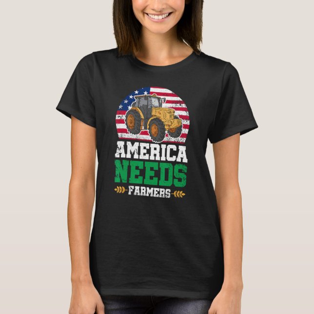 America Needs Farmers US American Flag Tractor T Shirt (Framsida)