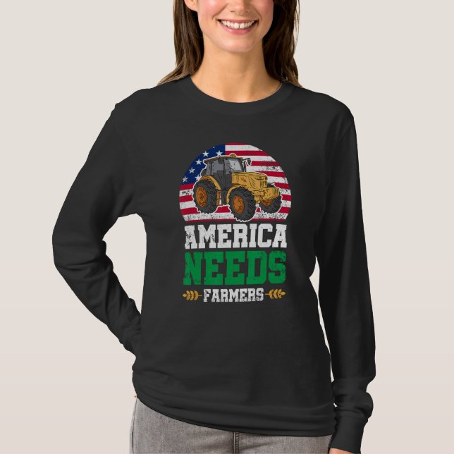 America Needs Farmers US American Flag Tractor T Shirt (Framsida)