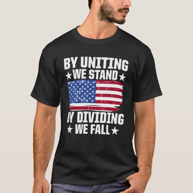 America Patriotic By Uniting We Stand By Dividing  T Shirt (Framsida)