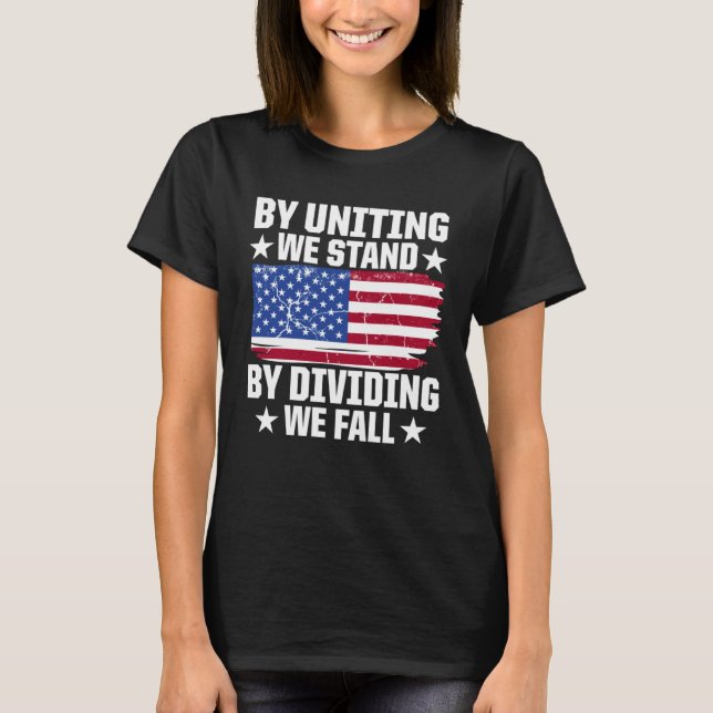 America Patriotic By Uniting We Stand By Dividing  T Shirt (Framsida)