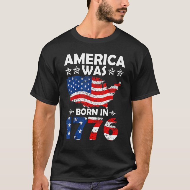 America Was Born In 1776 4th of July Independence  T Shirt (Framsida)