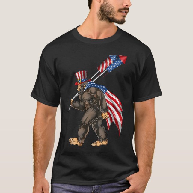American Bigfoot Fireworks 4:e juli Sasquatch T Shirt (Framsida)
