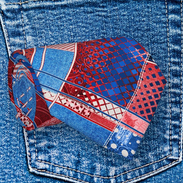 American Blue Jeans Abstrakt Mönster Patriot Tie Slips (Modern design tie featuring an abstract pattern with jeans in red white and blue patriot colors)