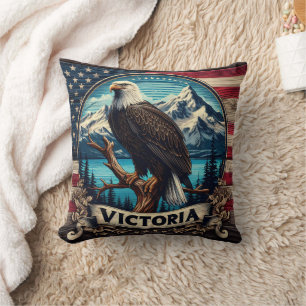 American Eagle Perched by Mountains i Victoria Kudde