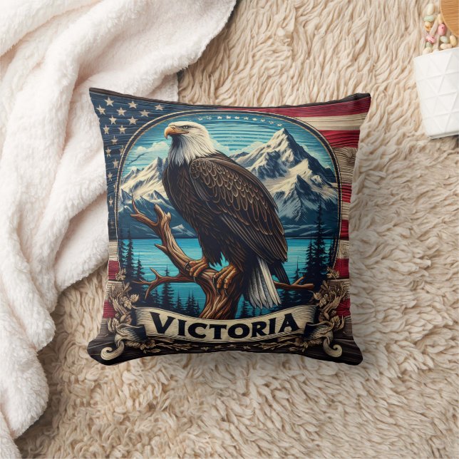 American Eagle Perched by Mountains i Victoria Kudde (Filt)