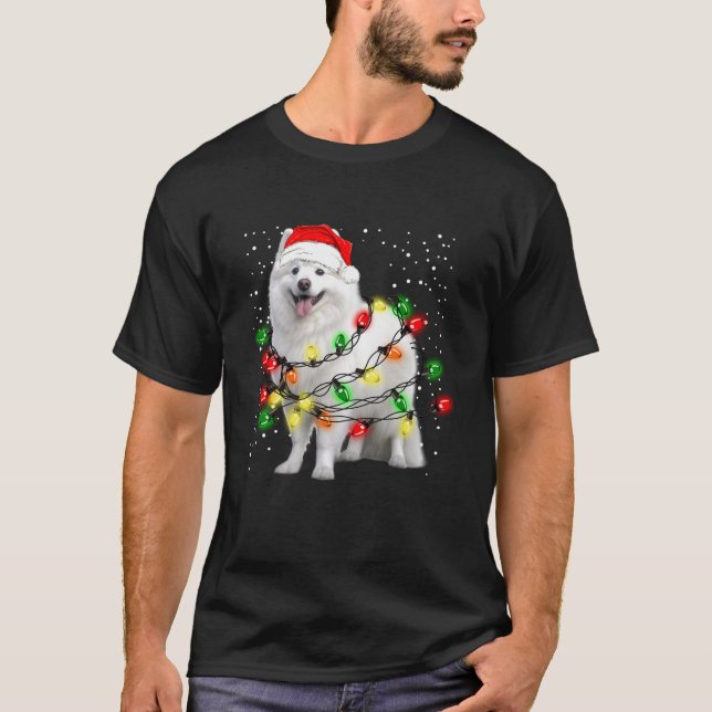 American Eskimo hund med sträng ljus för Christm T Shirt (Framsida)