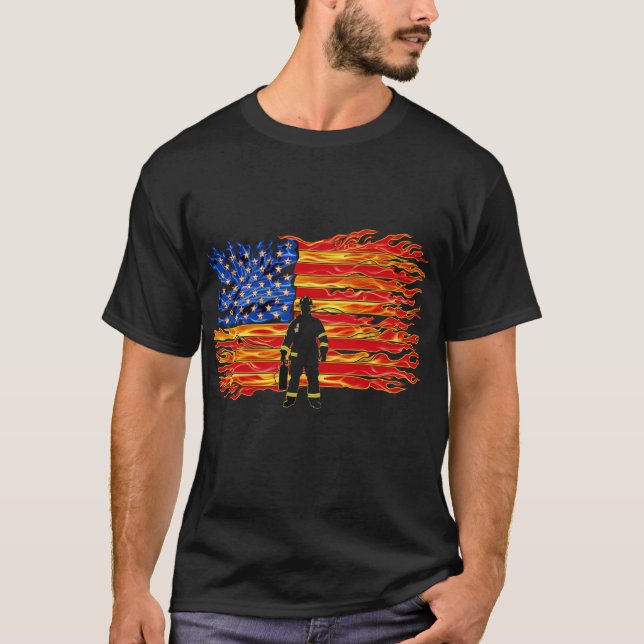 American Firefighter Flagga - Heroic Flame Design T Shirt (Framsida)