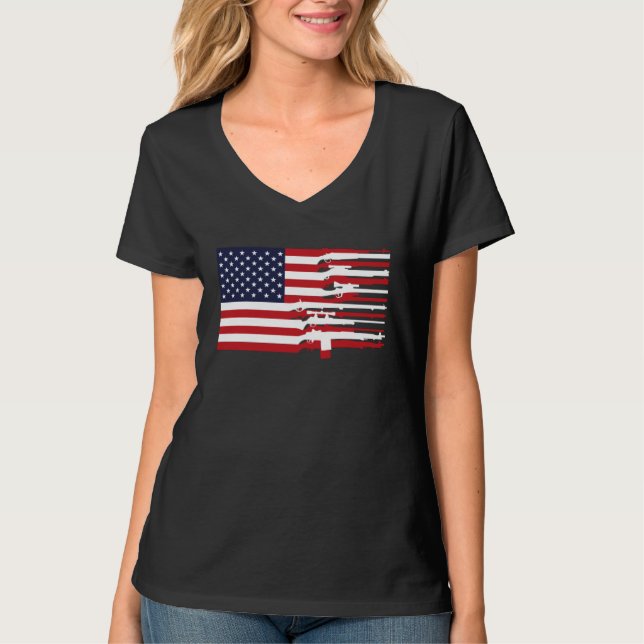 American Flag Firearms Weapons USA 4th of July T Shirt (Framsida)