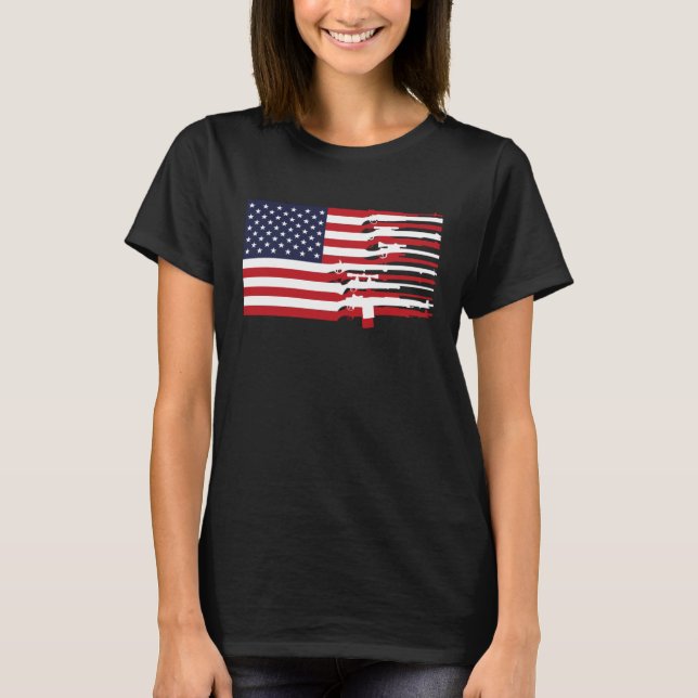 American Flag Firearms Weapons USA 4th of July T Shirt (Framsida)
