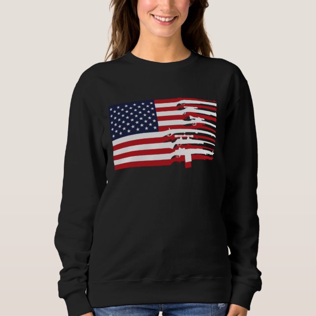 American Flag Firearms Weapons USA 4th of July T Shirt (Framsida)