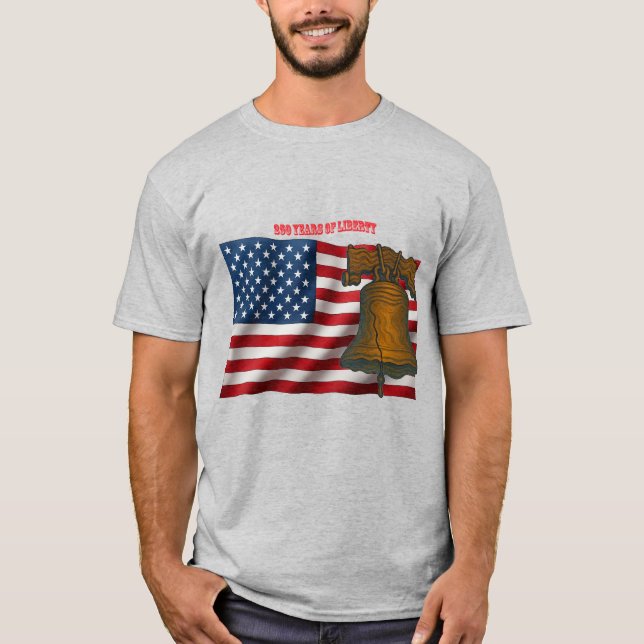 American Flag & Liberty Bell Independence Day URM T Shirt (Framsida)