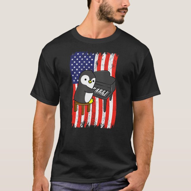 American Flag Penguin Playing Piano T Shirt (Framsida)