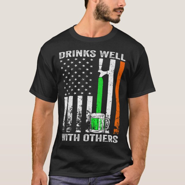 American Flag St Patrick's Day Beer Drinks Well Wi T Shirt (Framsida)