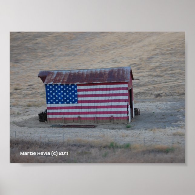 American Flagga Barn by Martie Hevia - fotoutskrif Poster (Framsidan)