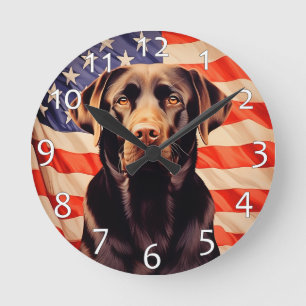 American Flagga Chocolate Labrador Rund Klocka