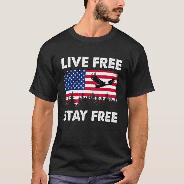 American Flagga Eagle Flies Live Free Stanna gärna T Shirt (Framsida)