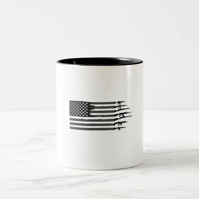 American Flagga Guns - for Veteran, 4 juli Två-Tonad Mugg (Center)