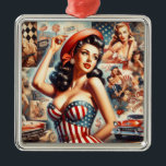 American Girl Pin-Up Collage Julgransprydnad Metall<br><div class="desc">American Girl Pin-Up Collage</div>