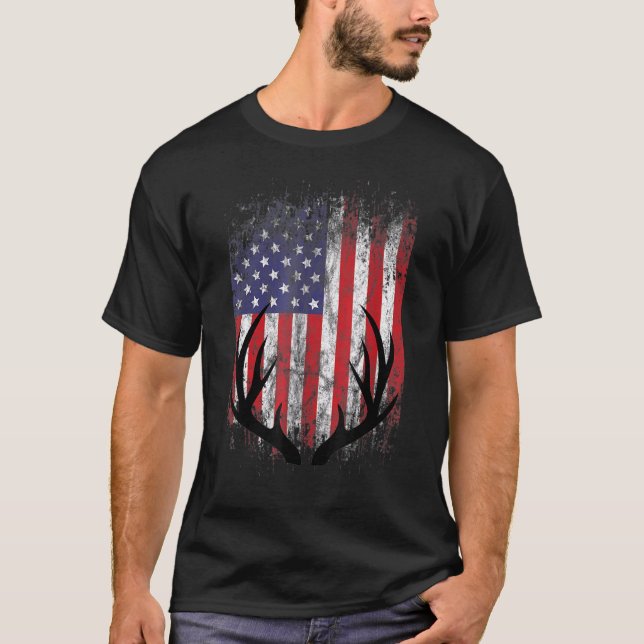American Hjort Hunter Patriotic USA flagga För man T Shirt (Framsida)